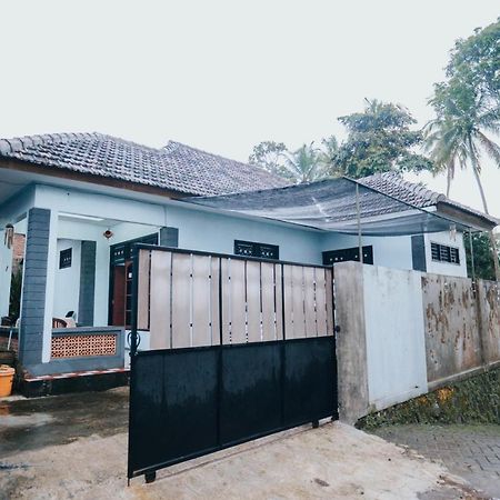 Agus Hidden Homestay - Banjar Sweet Village Banyuwangi  Exteriör bild